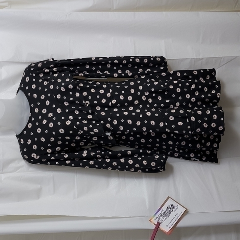 VELVET TORCH, Daisy above the knee dress, size M, New with tags! SUPER CUTE!!!